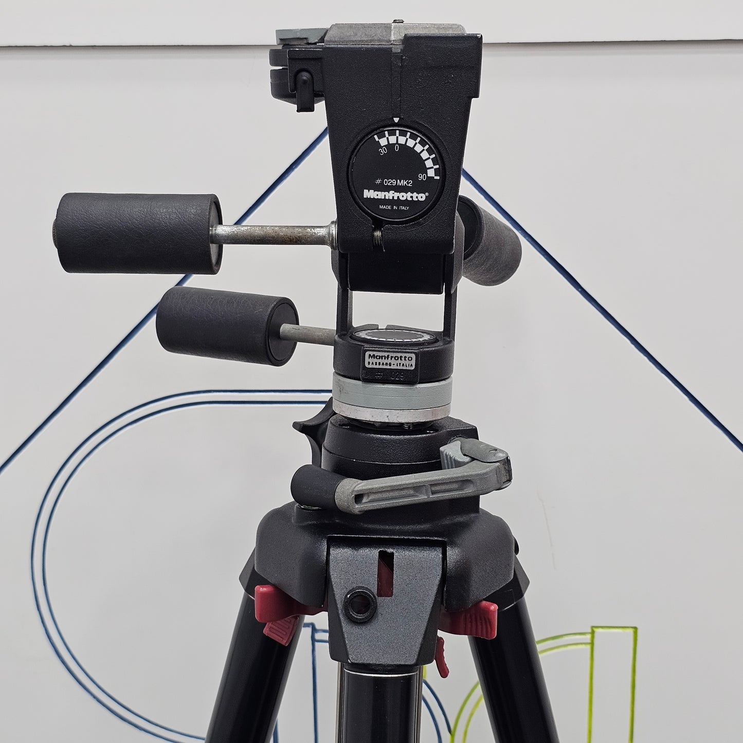 Tripé Manfrotto 058B + Cabeça 029 MK2 (3-Way)