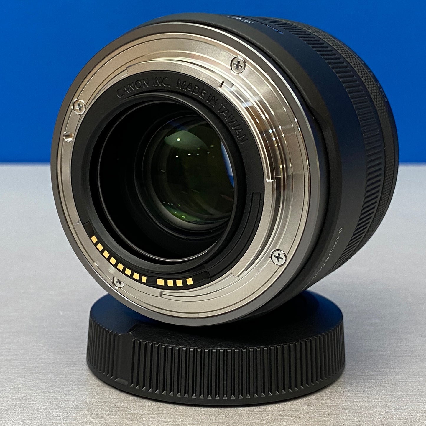 Canon RF 35mm f/1.8 Macro IS STM