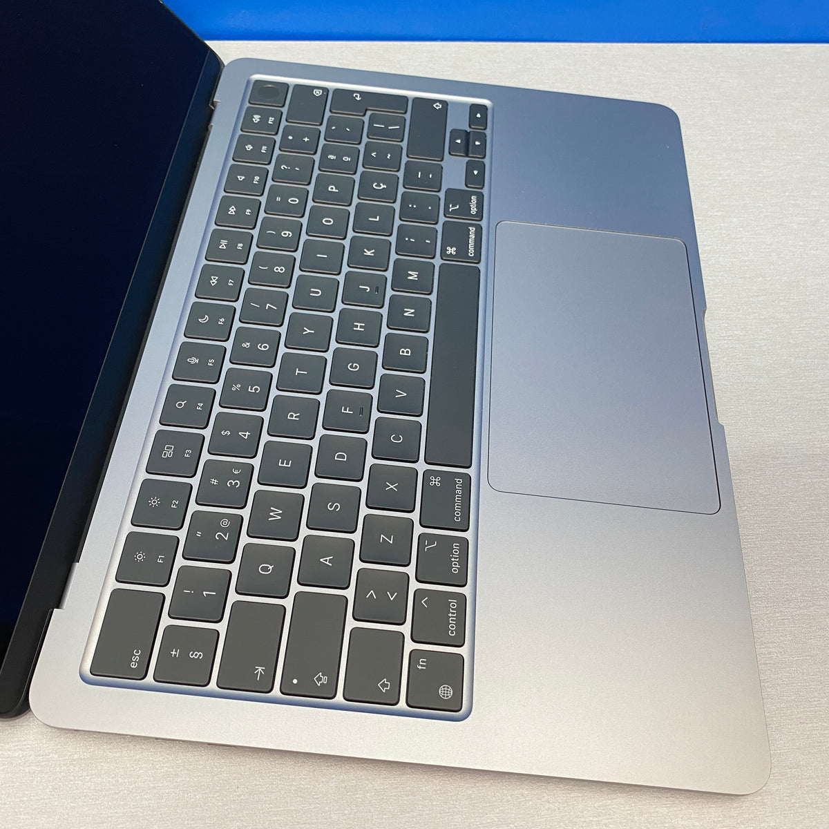 Apple MacBook Air 13.6" | 2022 | M2 8-Cores | 8GB | 256GB SSD