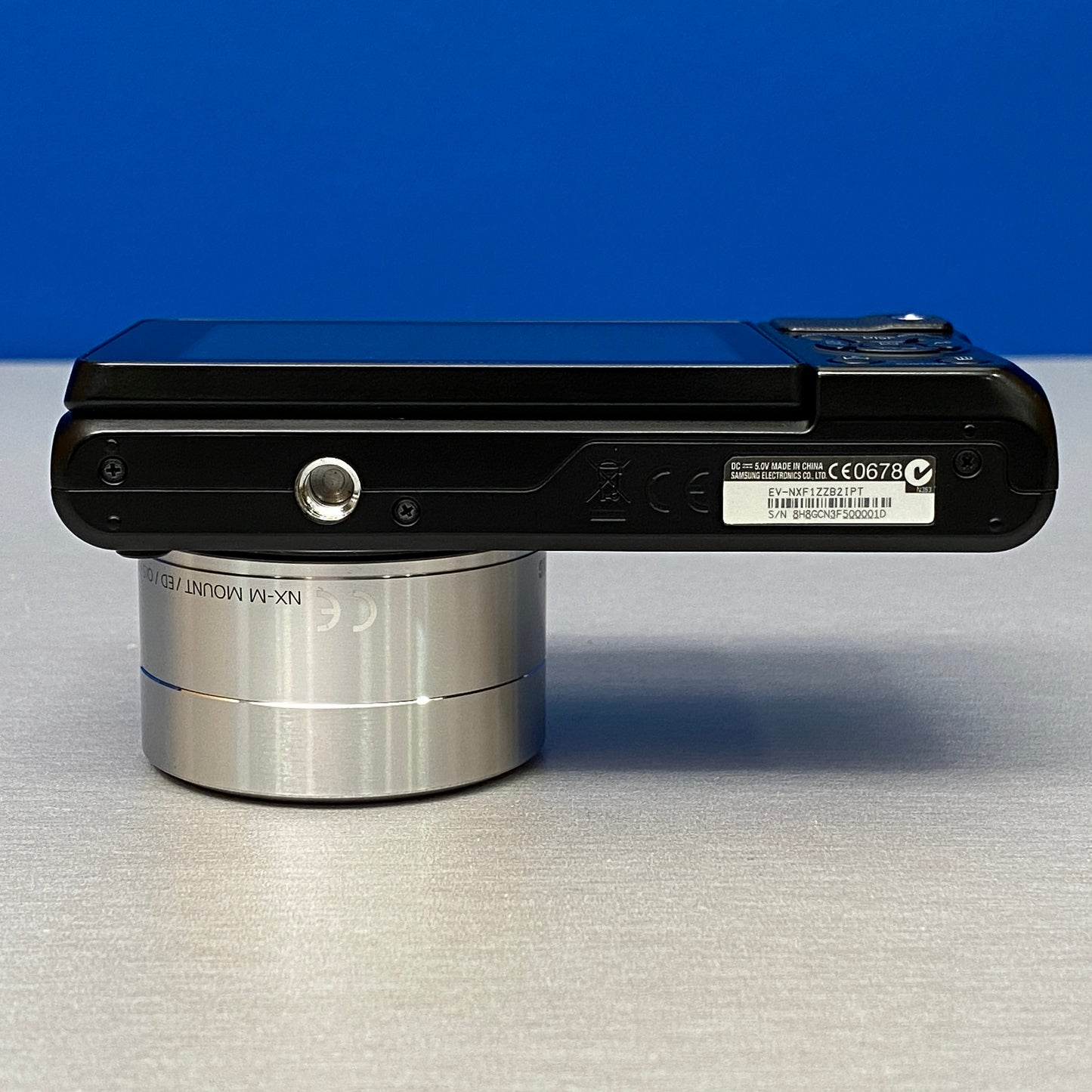 Samsung NX Mini (20.5MP) + 9-27mm f/3.5-5.6