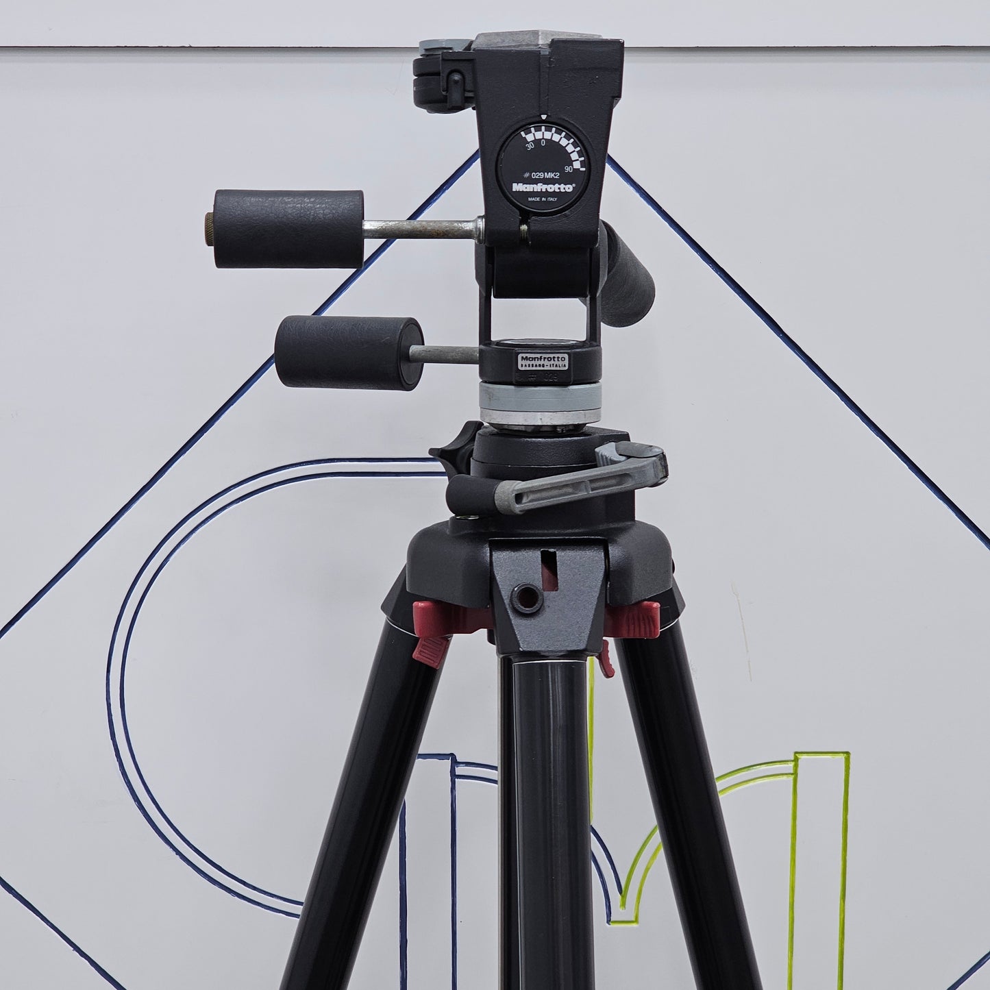 Tripé Manfrotto 058B + Cabeça 029 MK2 (3-Way)