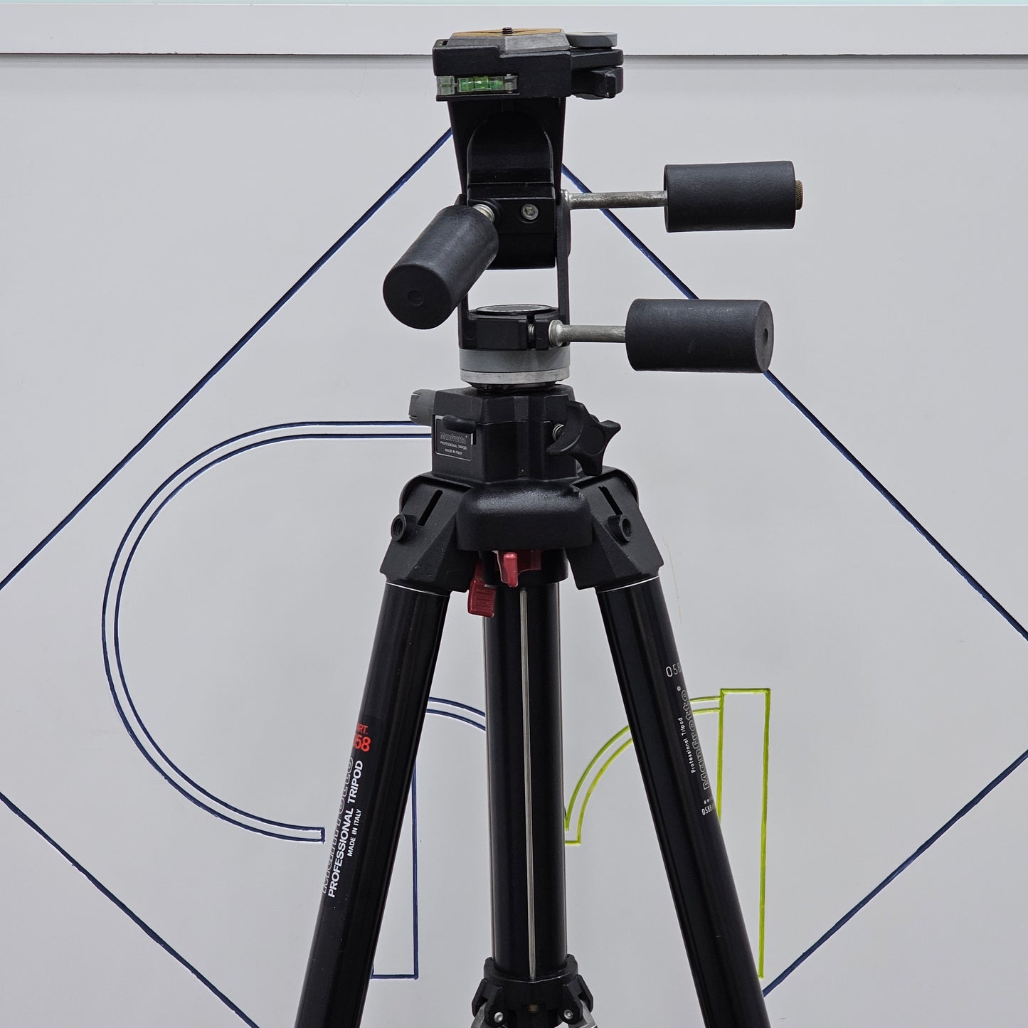 Tripé Manfrotto 058B + Cabeça 029 MK2 (3-Way)