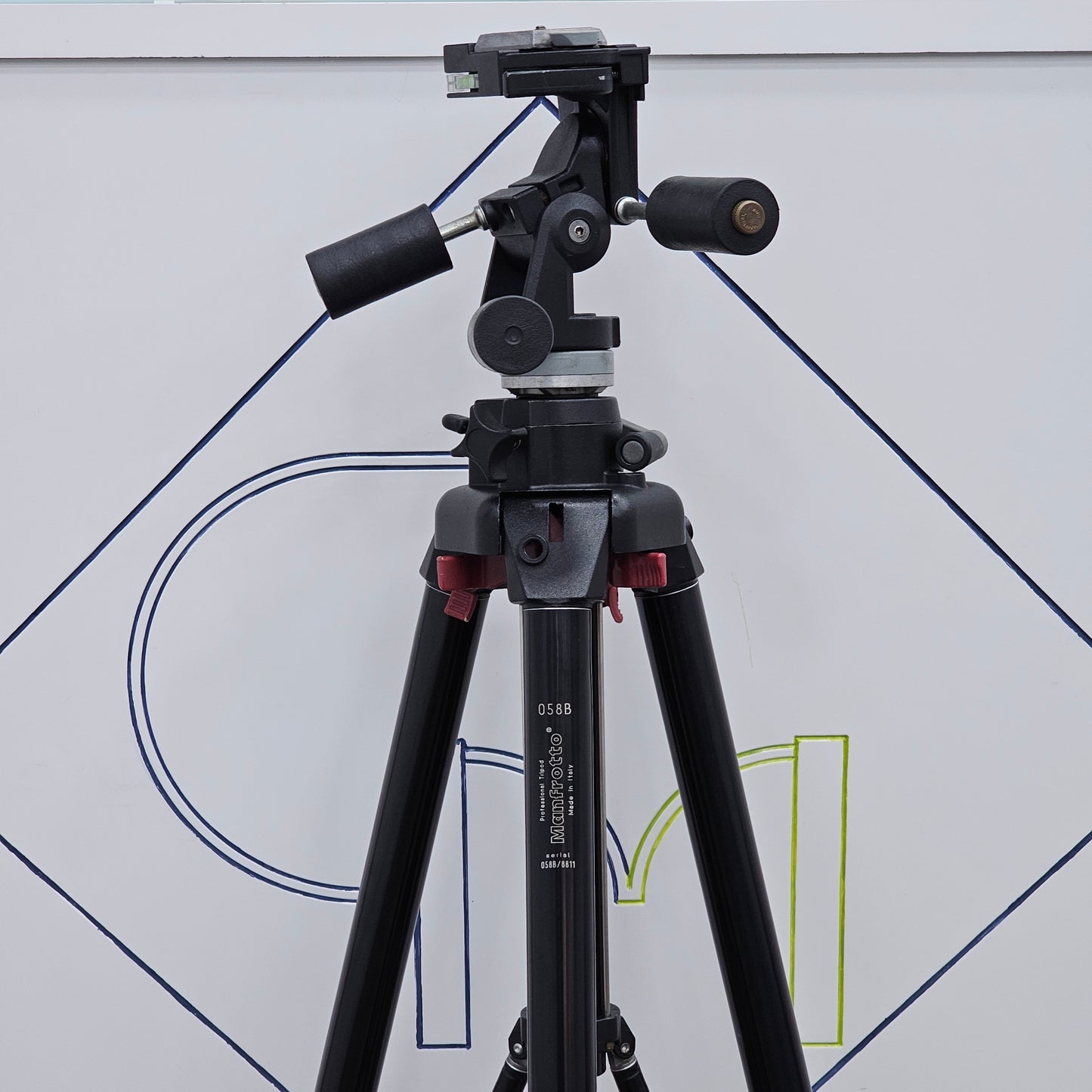 Tripé Manfrotto 058B + Cabeça 029 MK2 (3-Way)
