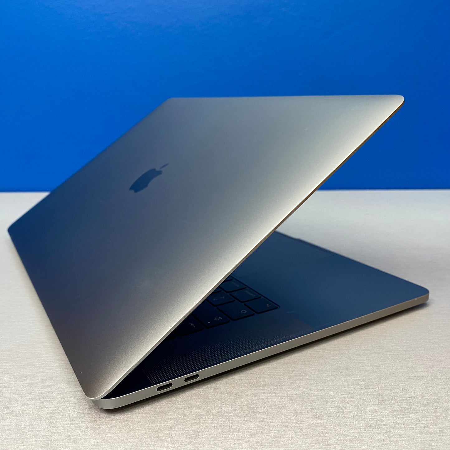 Apple MacBook Pro 15" Touch Bar - A1707 | Mid 2017 | i7/16GB/256GB SSD