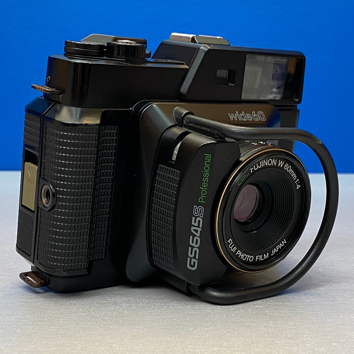 Fujifilm Fuji GS645S Professional | 60mm f/4 | Médio Formato