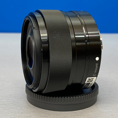 Sony E 35mm f/1.8 OSS