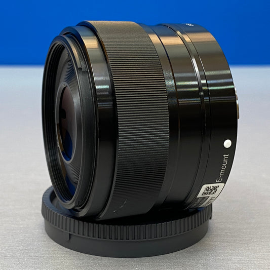 Sony E 35mm f/1.8 OSS