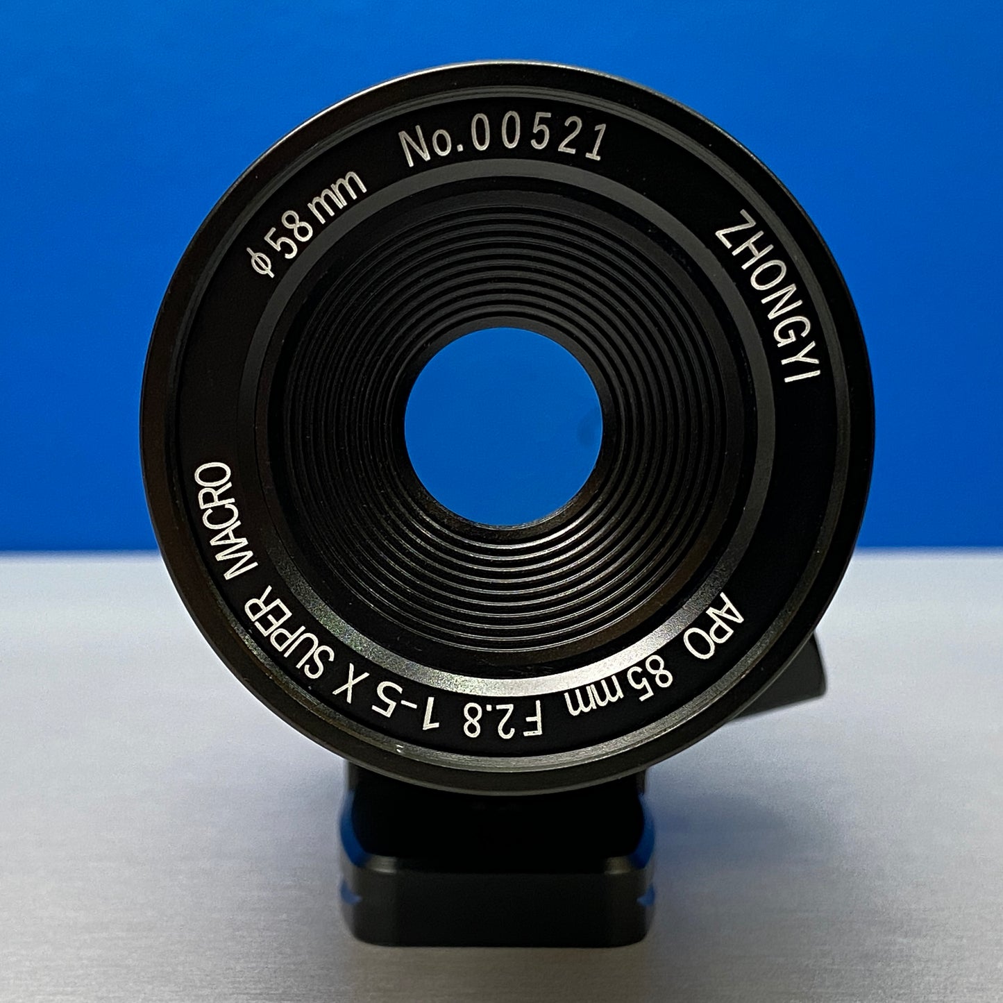 Mitakon Zhongyi Creator APO 85mm f/2.8 1-5X Super Macro