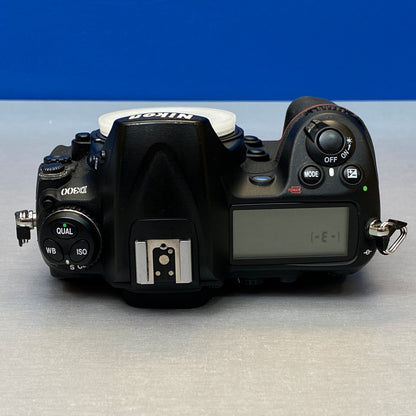 Nikon D300 (Corpo) - 12.3MP