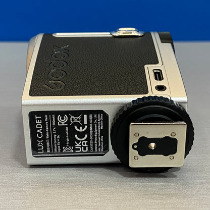 Godox LUX Cadet (Retro Camera Flash) - NOVO
