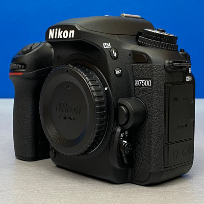Nikon D7500 (Corpo) - 20.9MP