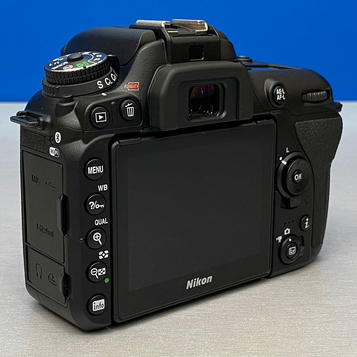 Nikon D7500 (Corpo) - 20.9MP