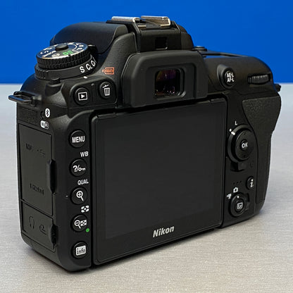 Nikon D7500 (Corpo) - 20.9MP
