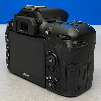 Nikon D7500 (Corpo) - 20.9MP