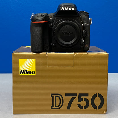 Nikon D750 (Corpo) - 24.3MP