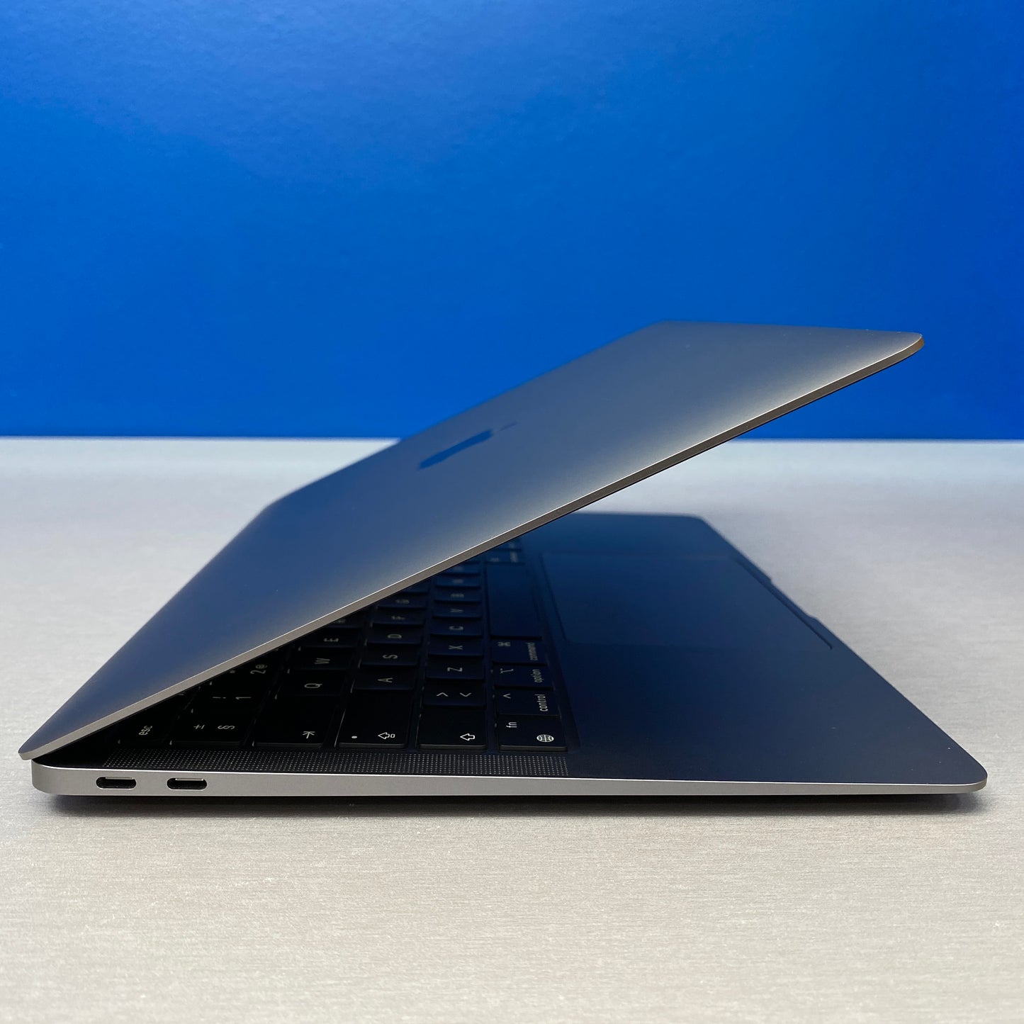 Apple MacBook Air 13" | 2020 | M1 8-Cores/8GB/256GB SSD