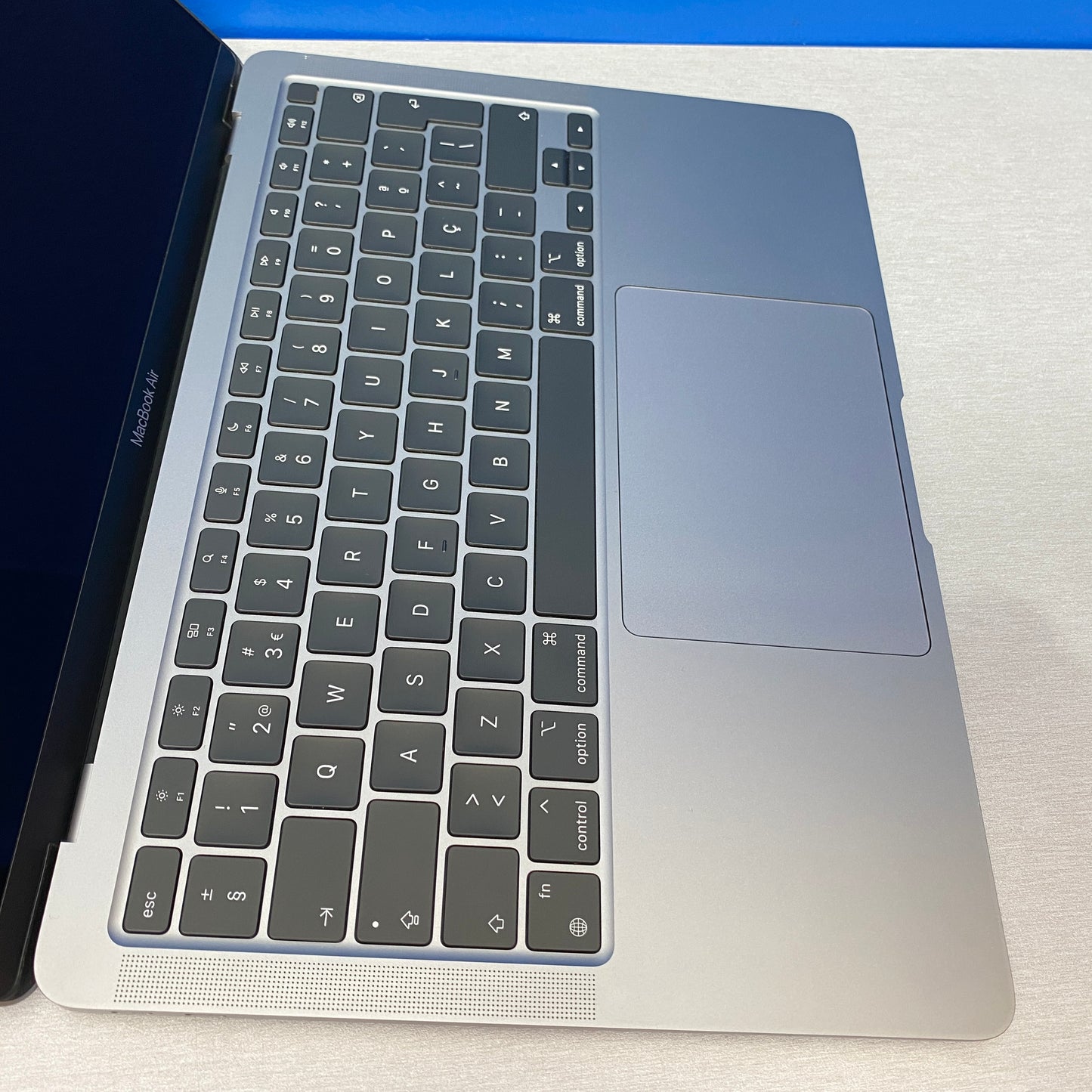 Apple MacBook Air 13" | 2020 | M1 8-Cores/8GB/256GB SSD
