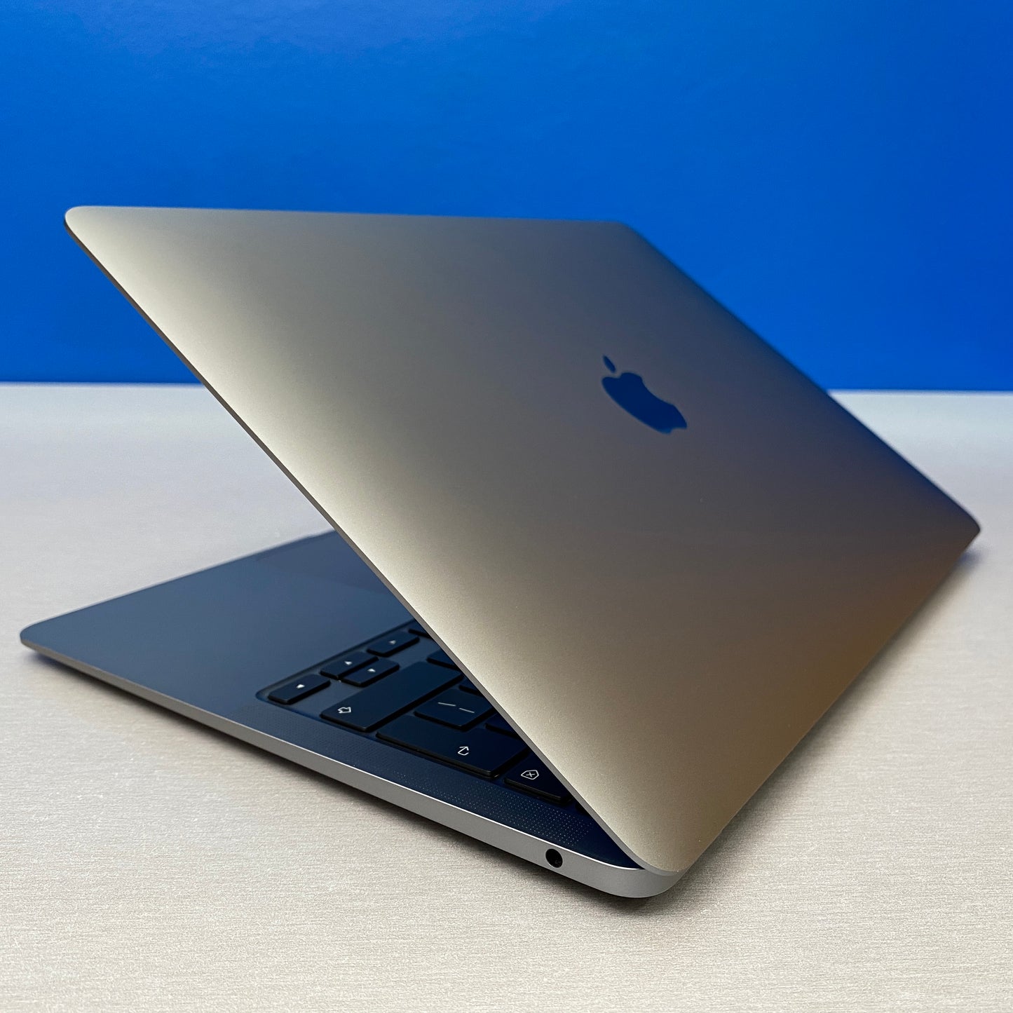 Apple MacBook Air 13" | 2020 | M1 8-Cores/8GB/512GB SSD
