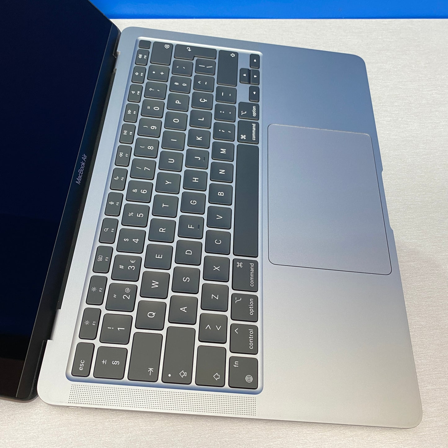 Apple MacBook Air 13" | 2020 | M1 8-Cores/8GB/512GB SSD