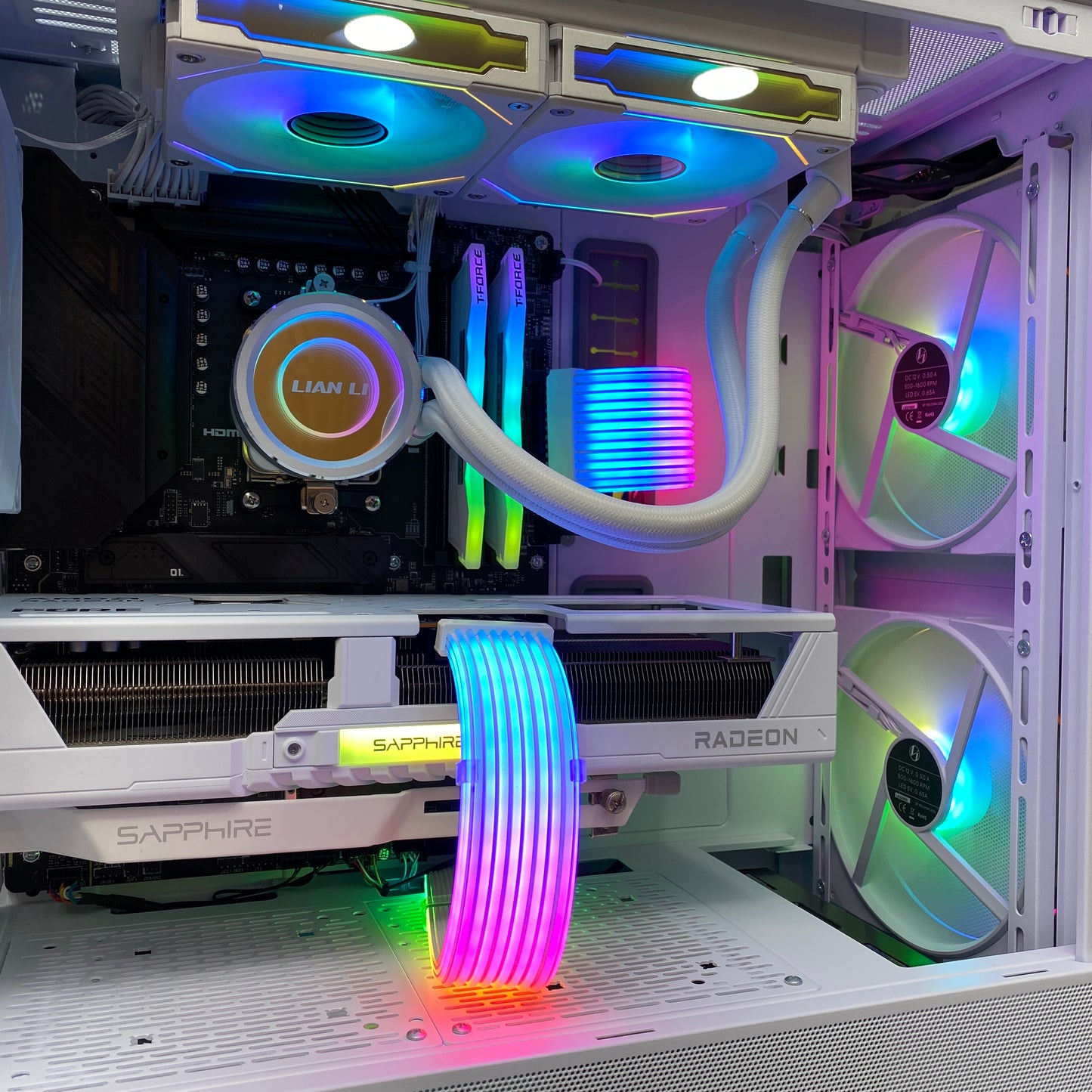 Torre Lian Li 216 Lancool | Ryzen 7 7800X3D/32GB/2TB SSD/RX 9070 XT 16GB