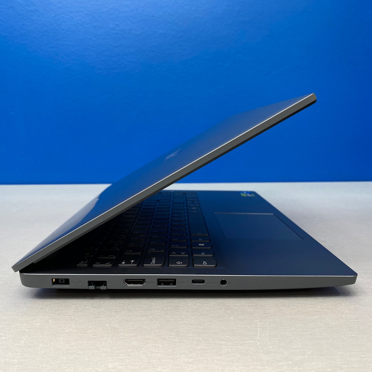 Lenovo LOQ 15IAX9E - 15.6" FHD 144Hz | i5-12450HX | 16GB | 512GB SSD | RTX 2050 4GB