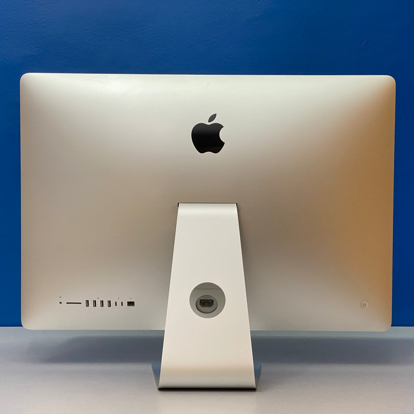 Apple iMac 27" 5K - 2020 (i7-10700K/40GB RAM/512GB SSD/Radeon Pro 5500 XT 8GB)