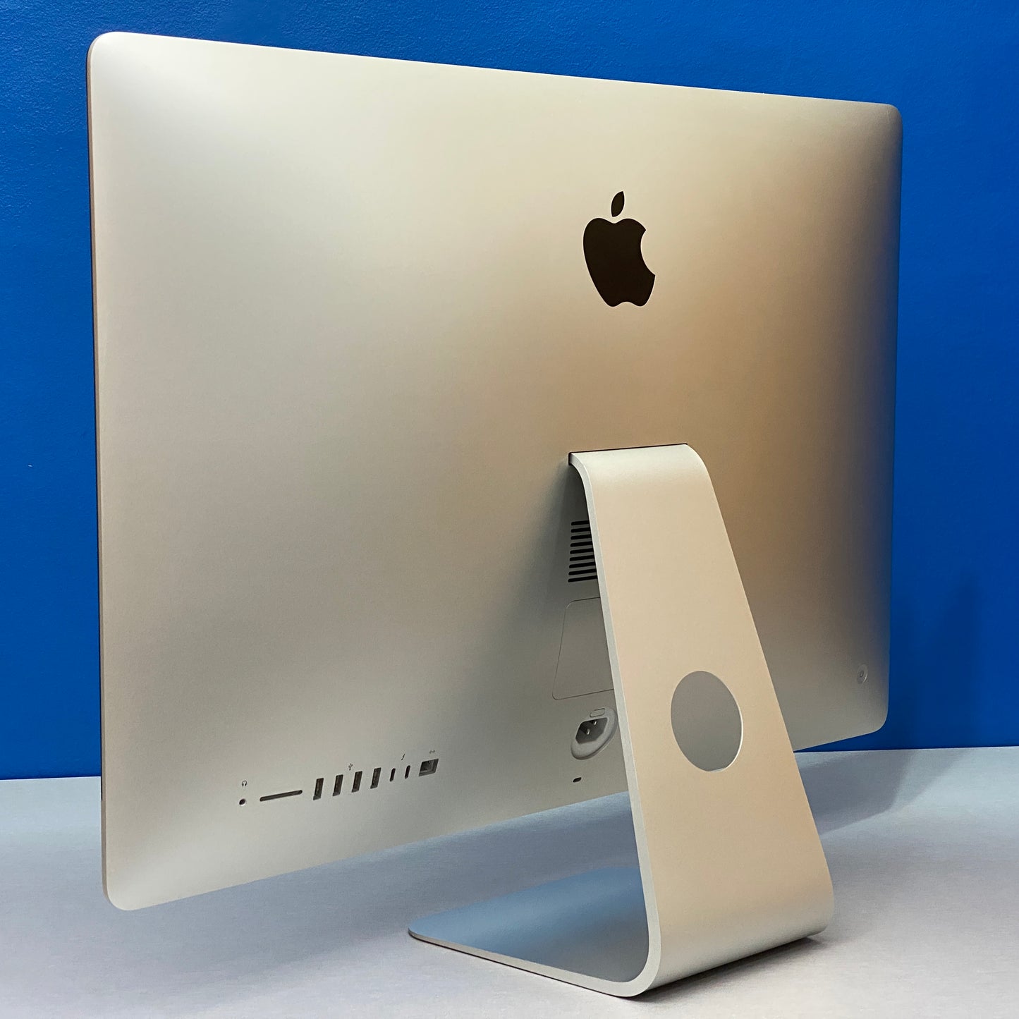 Apple iMac 27" 5K - 2020 (i7-10700K/40GB RAM/512GB SSD/Radeon Pro 5500 XT 8GB)