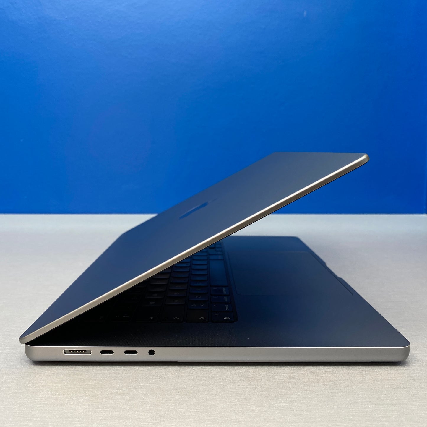 Apple MacBook Pro 16" (2021) - M1 Pro 10-Cores/16GB/512GB SSD