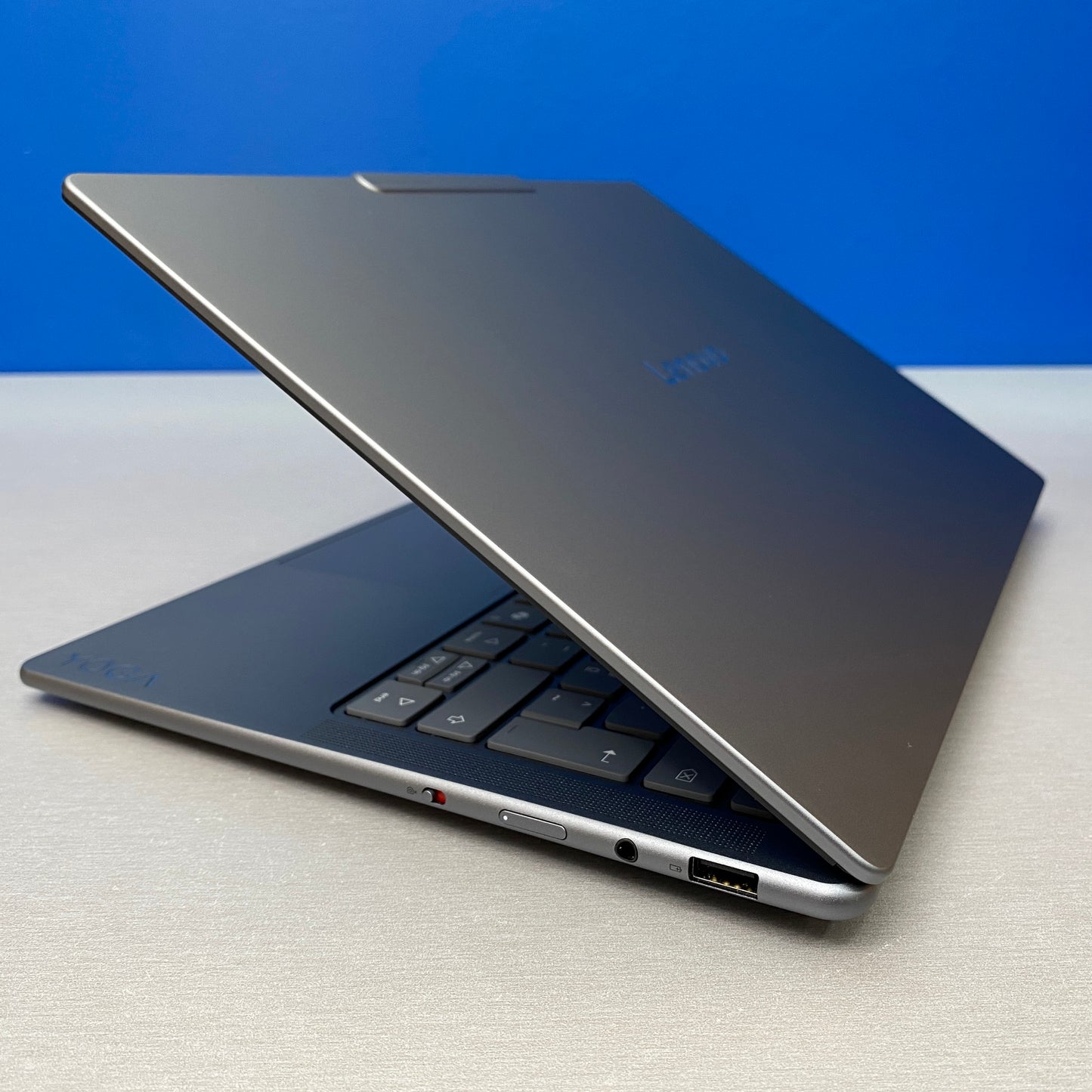 Lenovo Yoga Slim 7 14ILL10 | 14" OLED (Ultra 7 256V/16GB/1TB)
