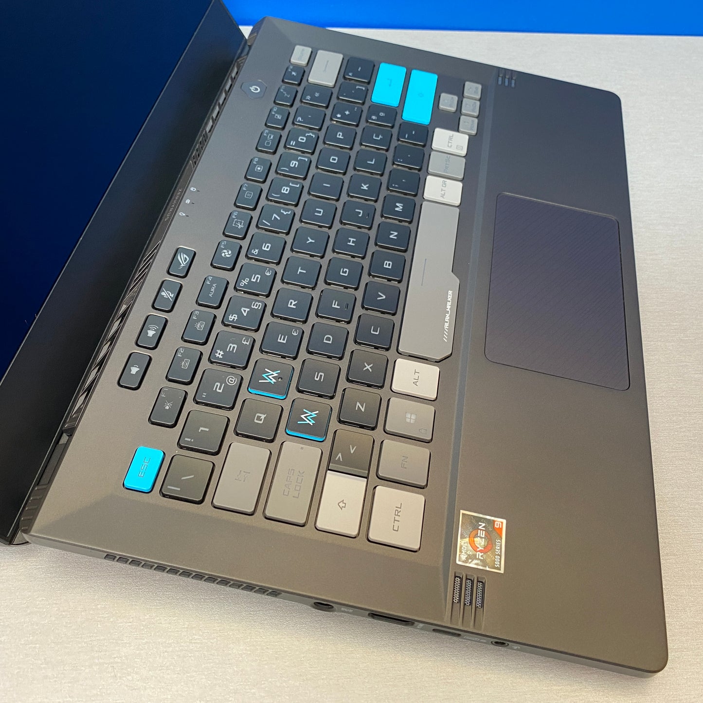 ASUS Zephyrus G14 | Alan Walker Limited Edition (Ryzen 9 5900HS/16GB/1TB/RTX 3050 Ti)