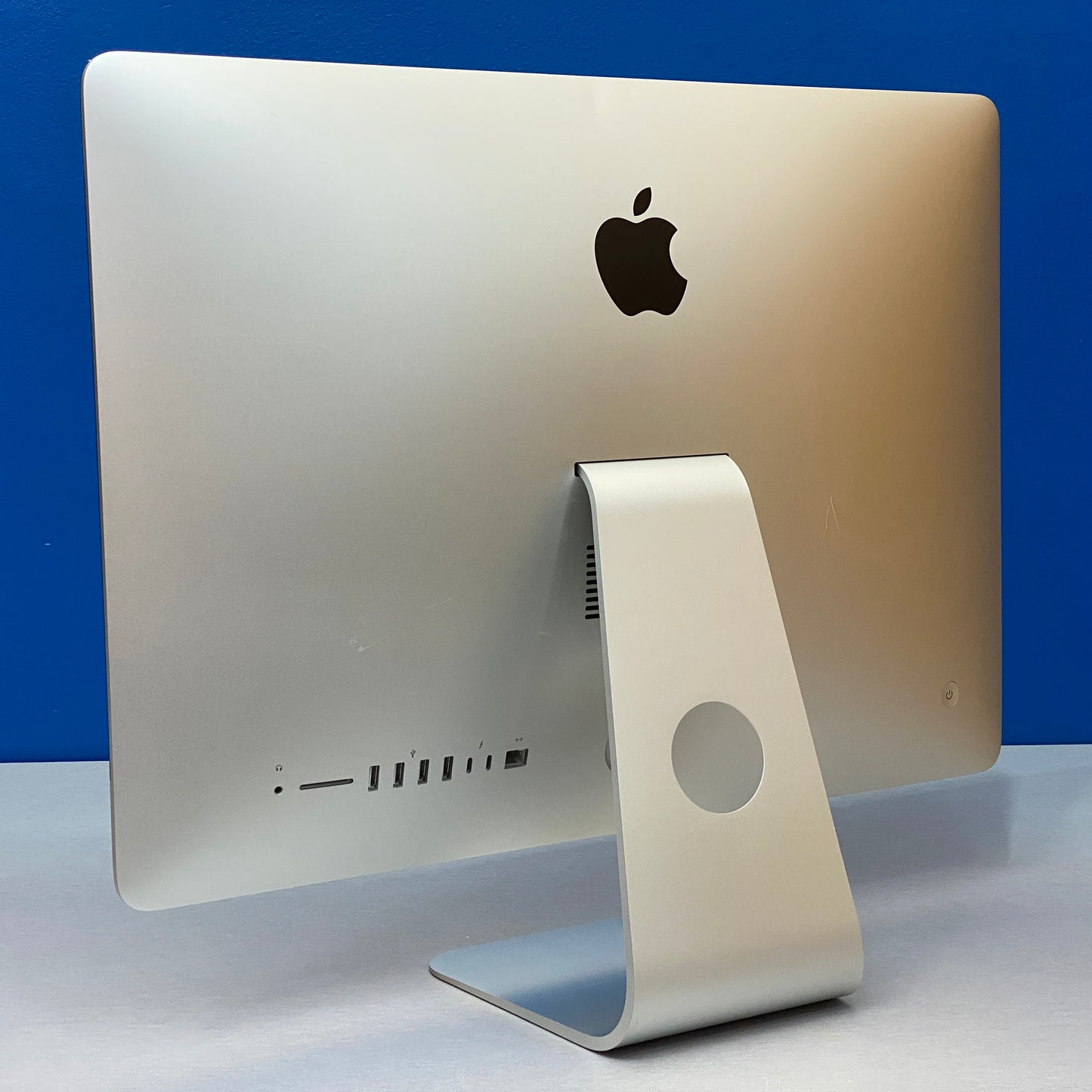 Apple iMac 21.5" 4K - A2116 - Mid 2019 (i5/8GB/1TB SSD/Radeon 560X 4GB)