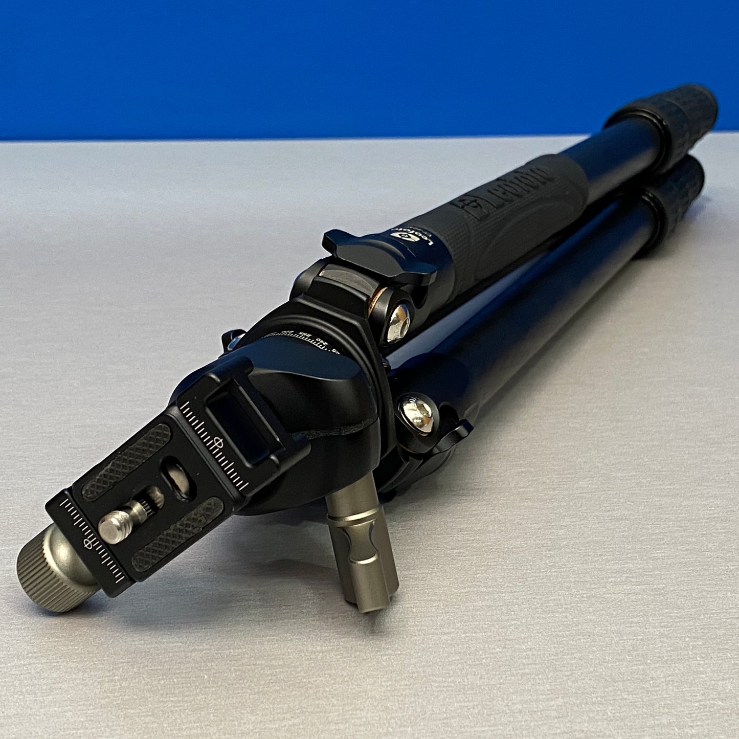 Tripé de Carbono Leofoto Ranger EF-224C + LH-25 (910g)