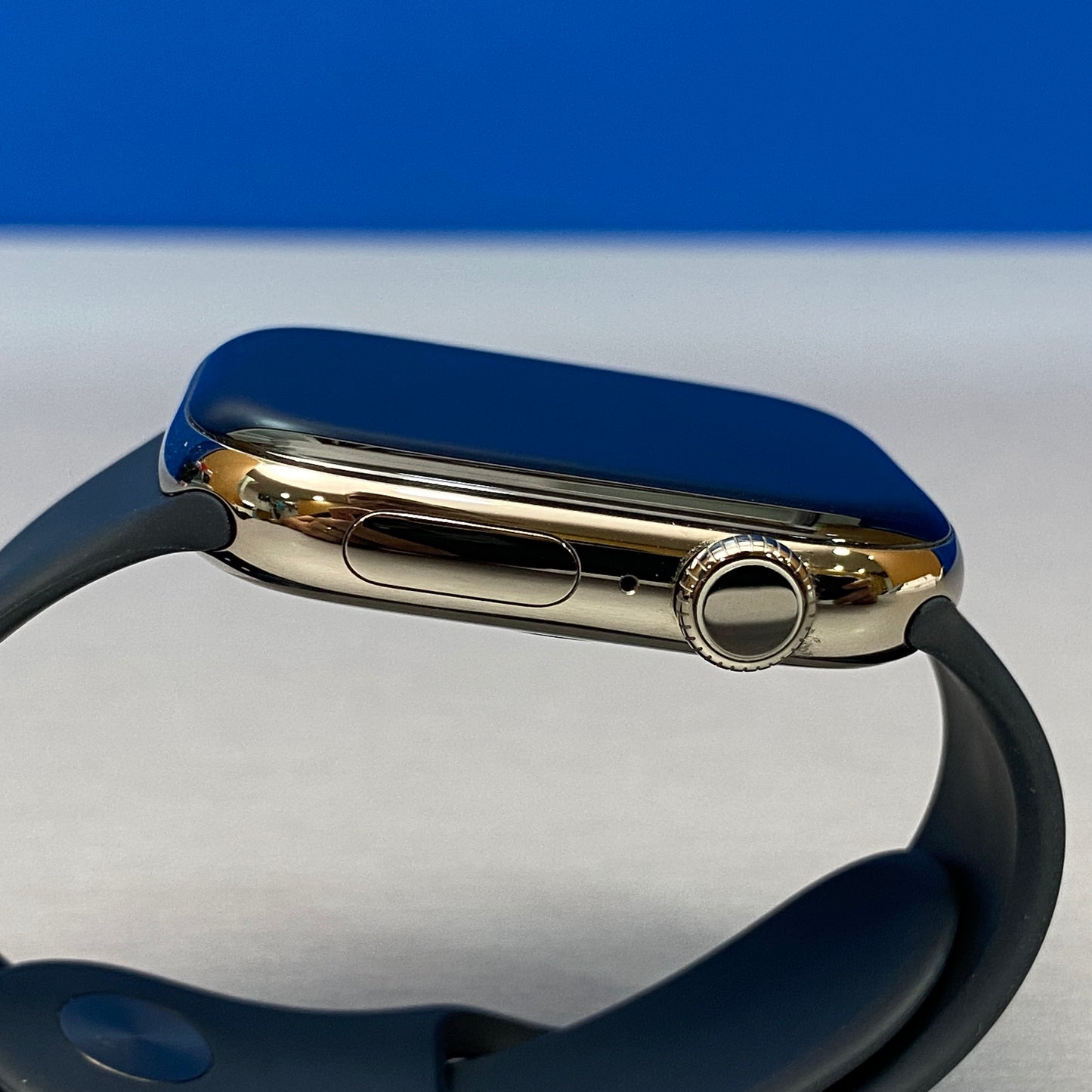 Apple Watch Series 10 GPS + Cellular (46mm) - Titanium Natural