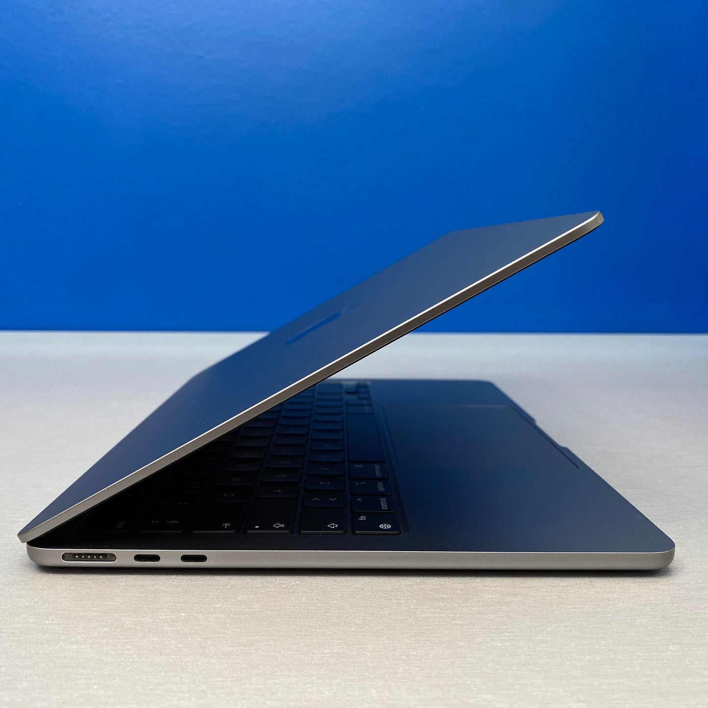 Apple MacBook Air 13.6" | 2022 | M2 8-Cores | 8GB | 256GB SSD
