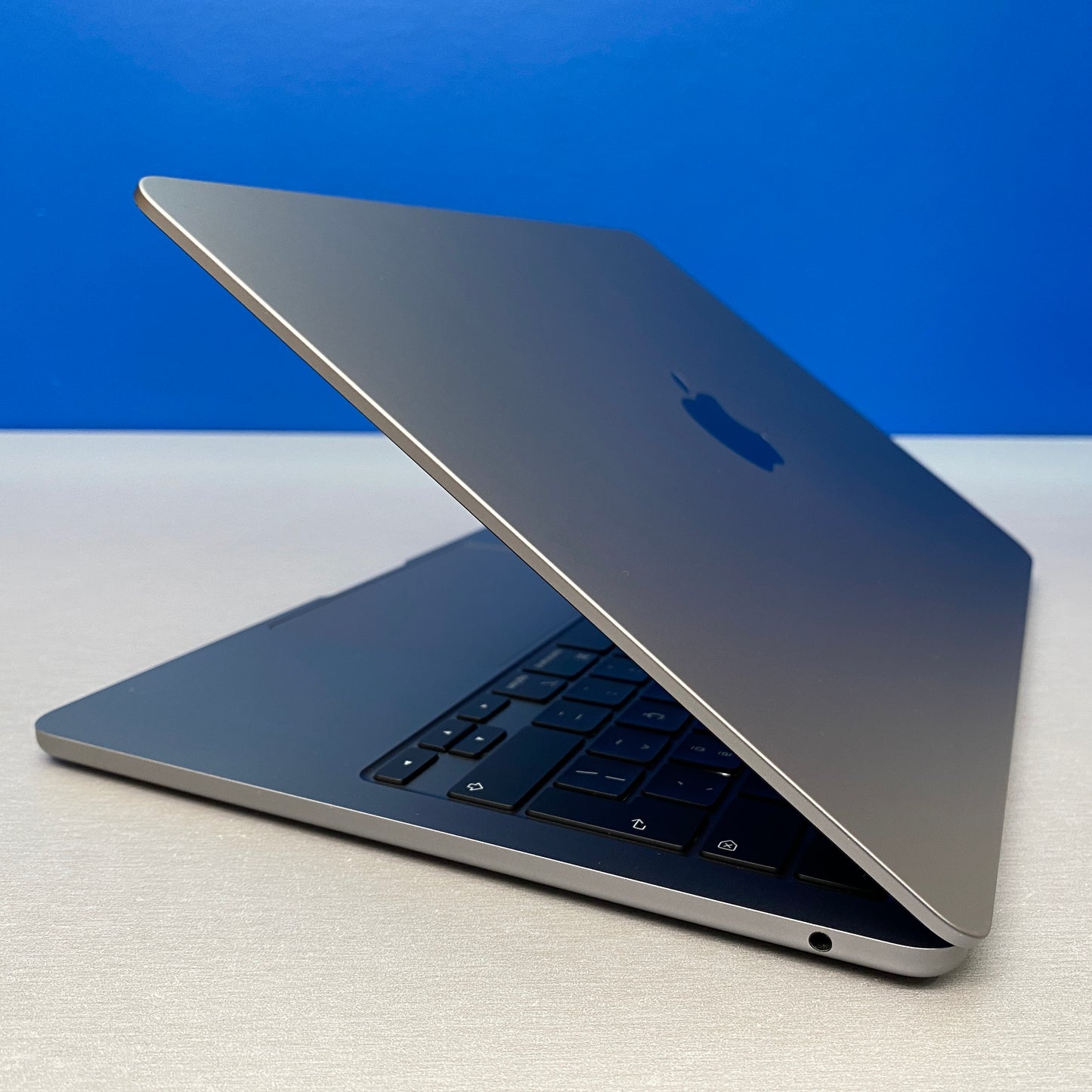 Apple MacBook Air 13.6" | 2022 | M2 8-Cores | 8GB | 256GB SSD