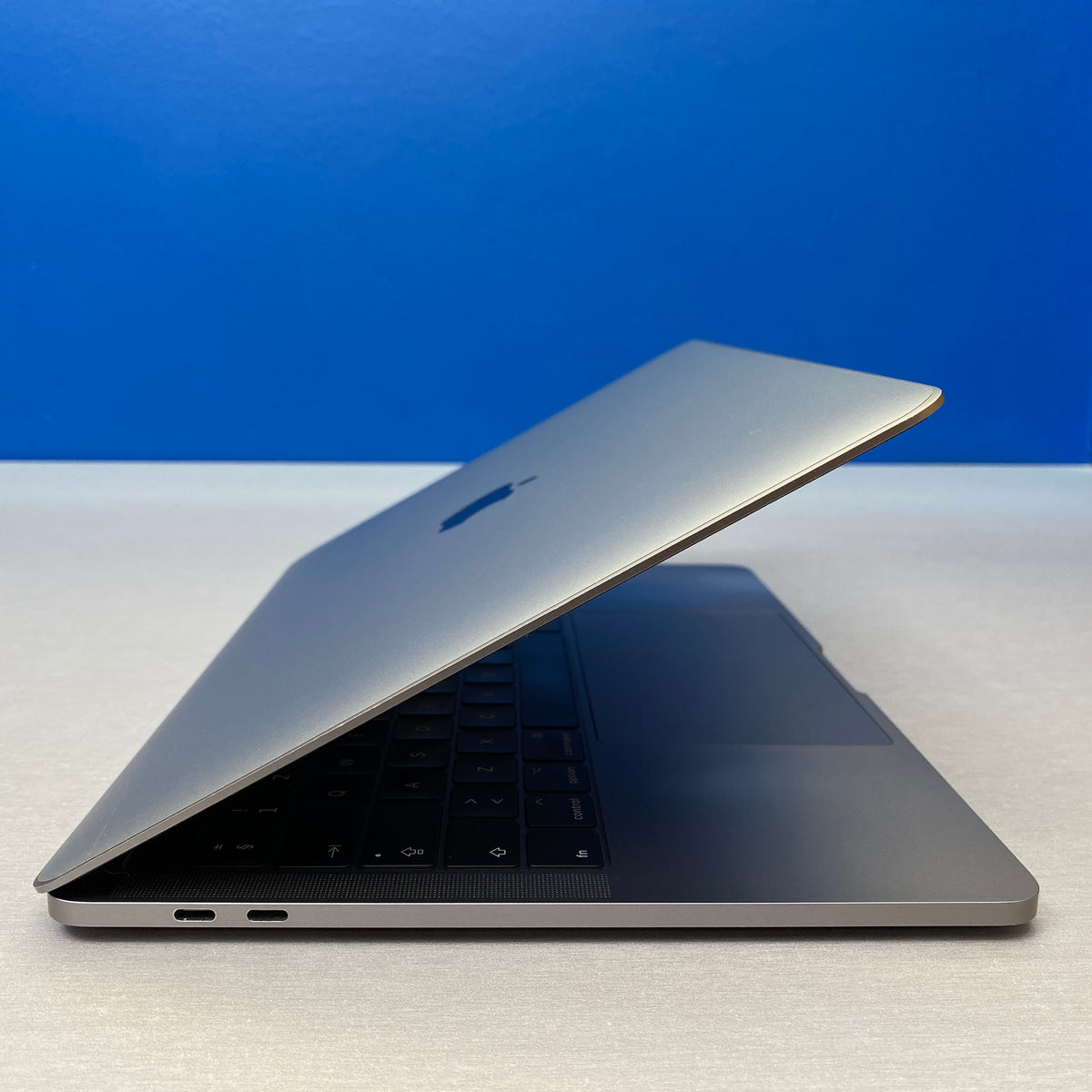 Apple MacBook Pro 13" Touch Bar | A1706 | Mid 2017 (i5/8GB/512GB SSD)