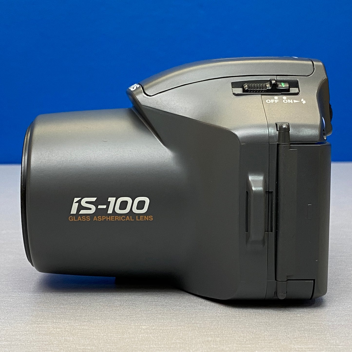 Olympus IS-100 (AF 28-110mm f/4.5-5.6)