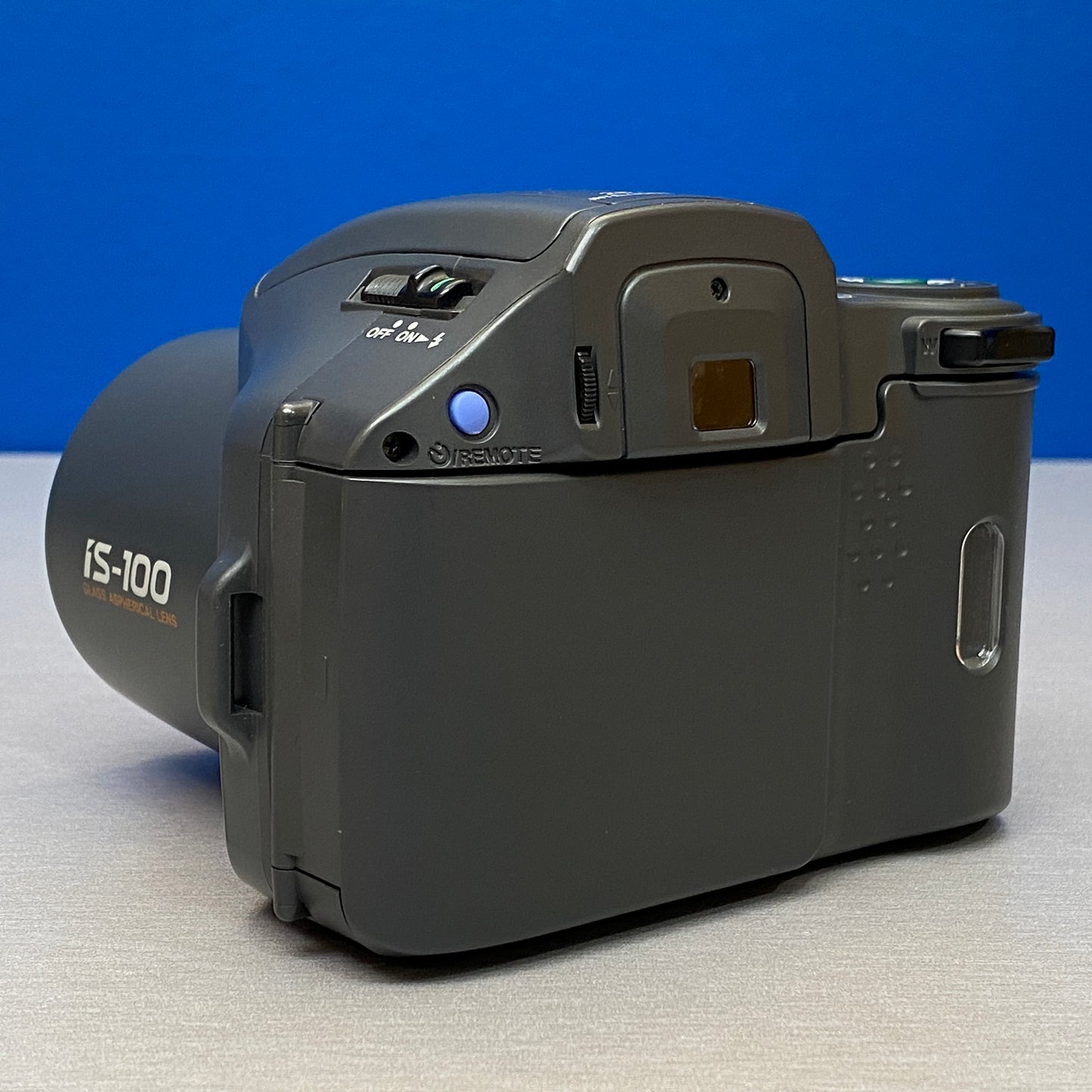 Olympus IS-100 (AF 28-110mm f/4.5-5.6)