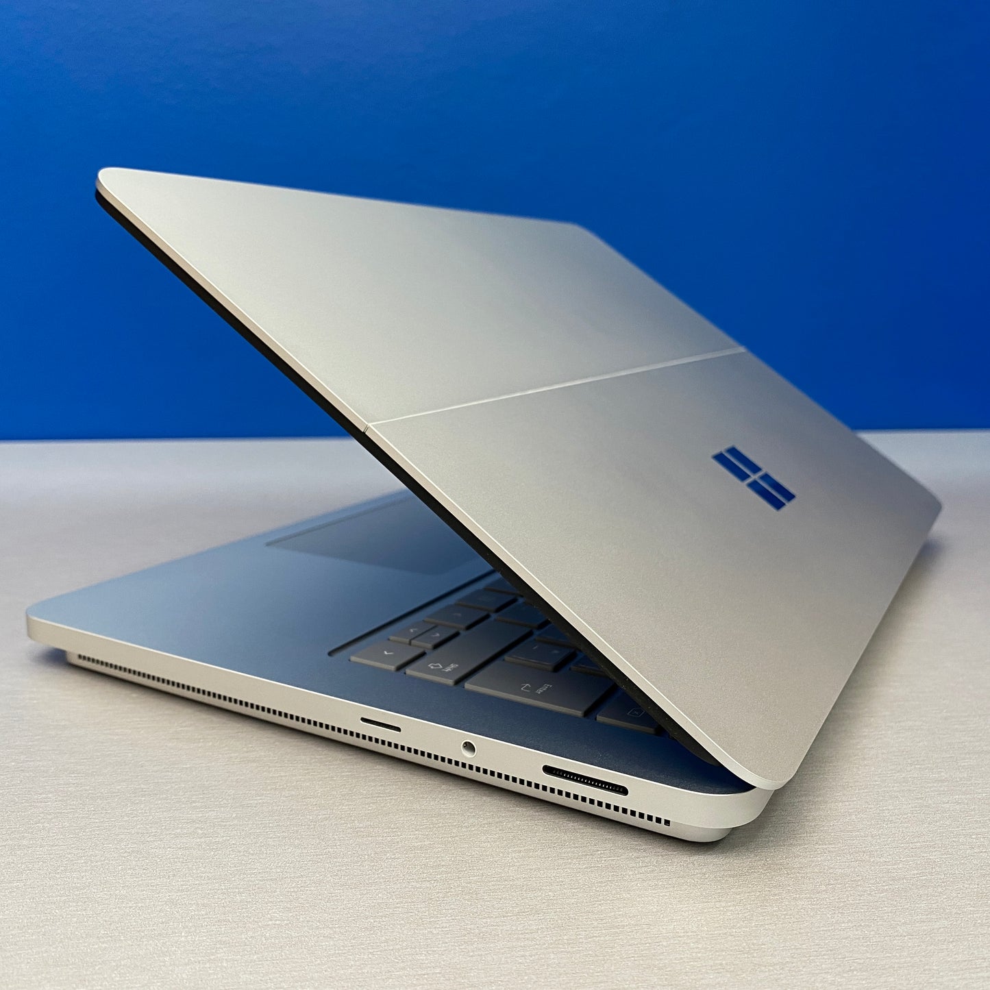 Microsoft Surface Laptop Studio 2 -14.4" (i7-13700H/16GB/512GB SSD/RTX 4050 6GB)