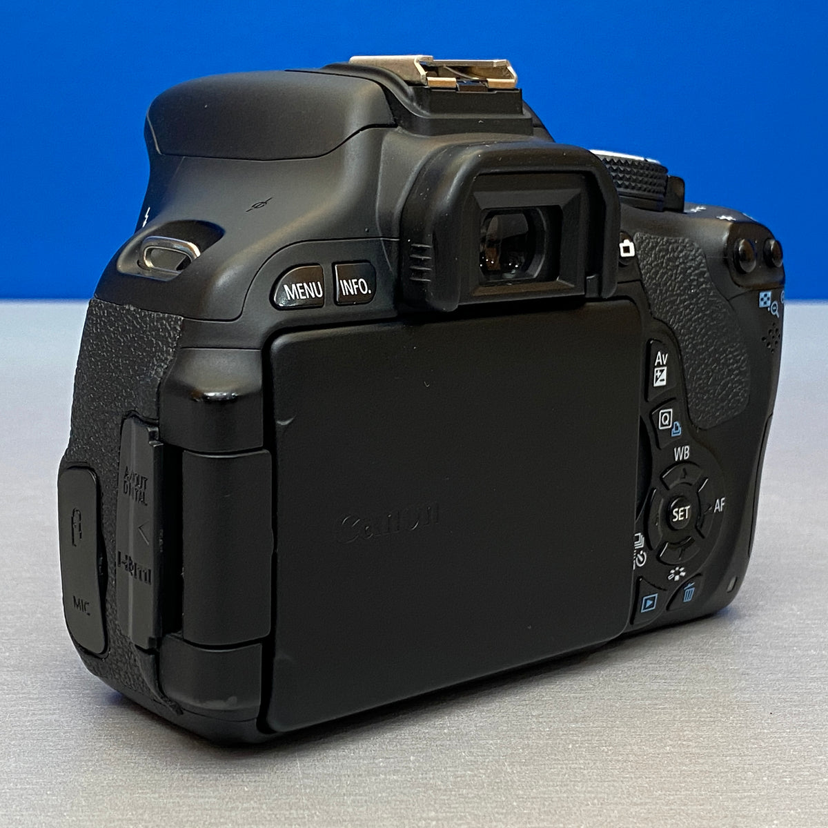 Canon EOS 600D (Corpo) - 18MP