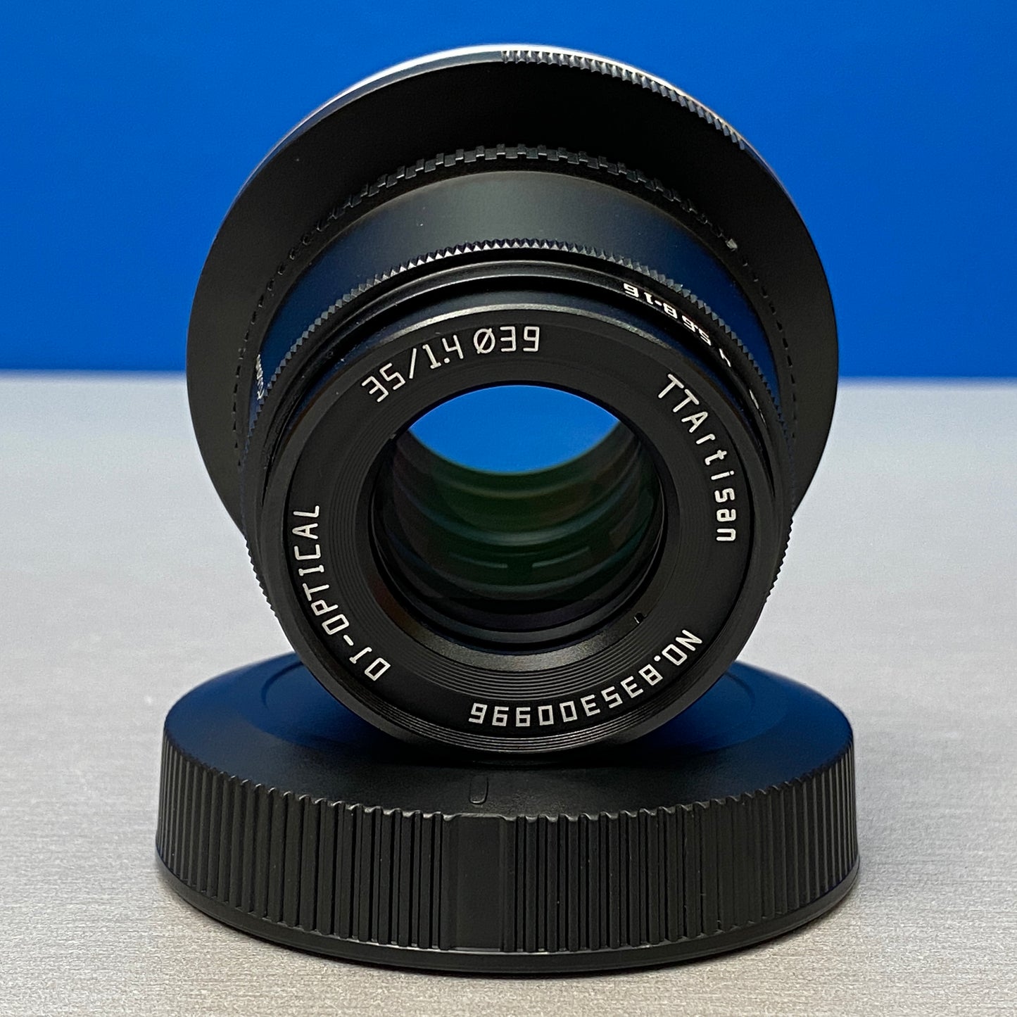 TTArtisan 35mm f/1.4 | Canon RF-S | NOVA