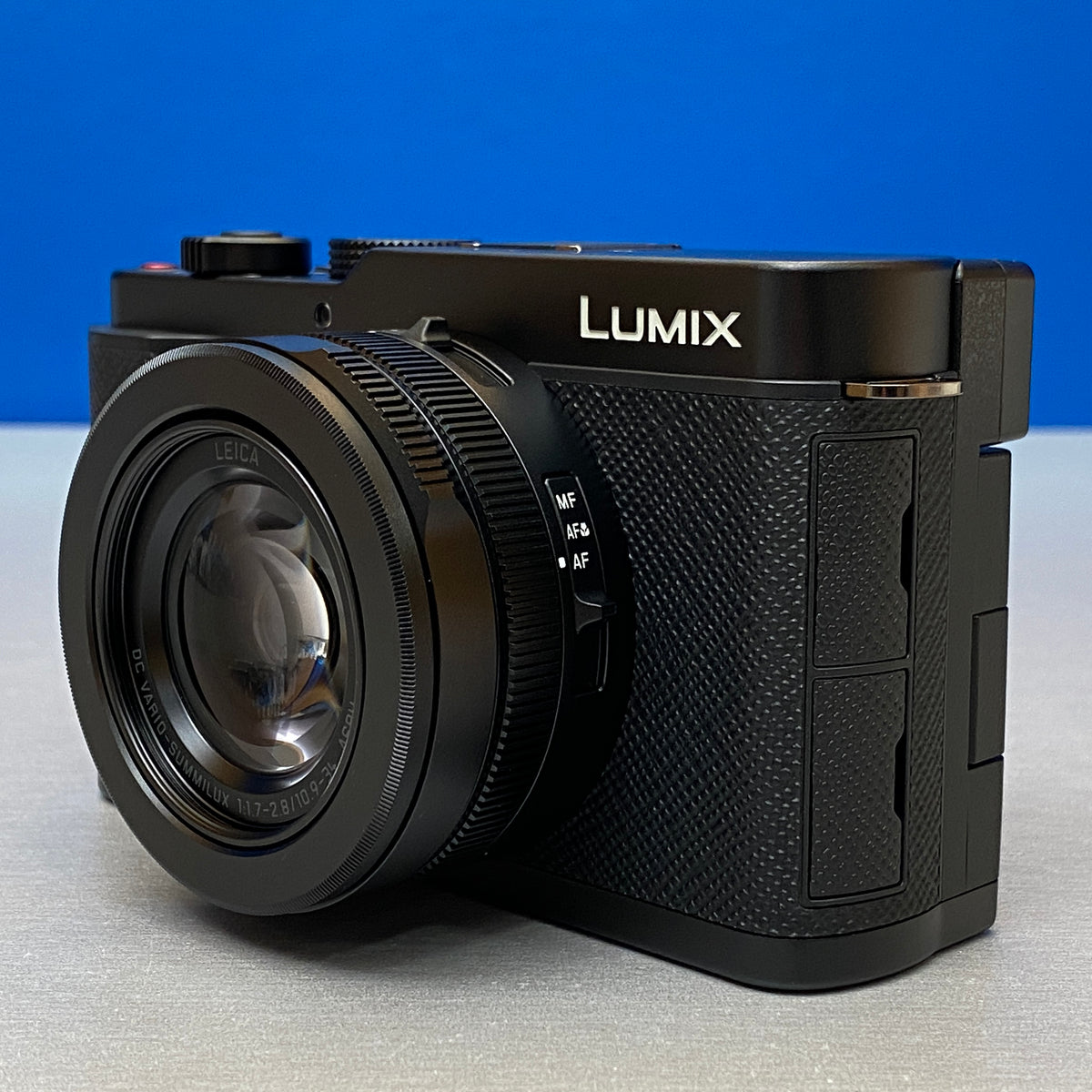 Panasonic Lumix L10 | 20.4MP | Black | NOVA