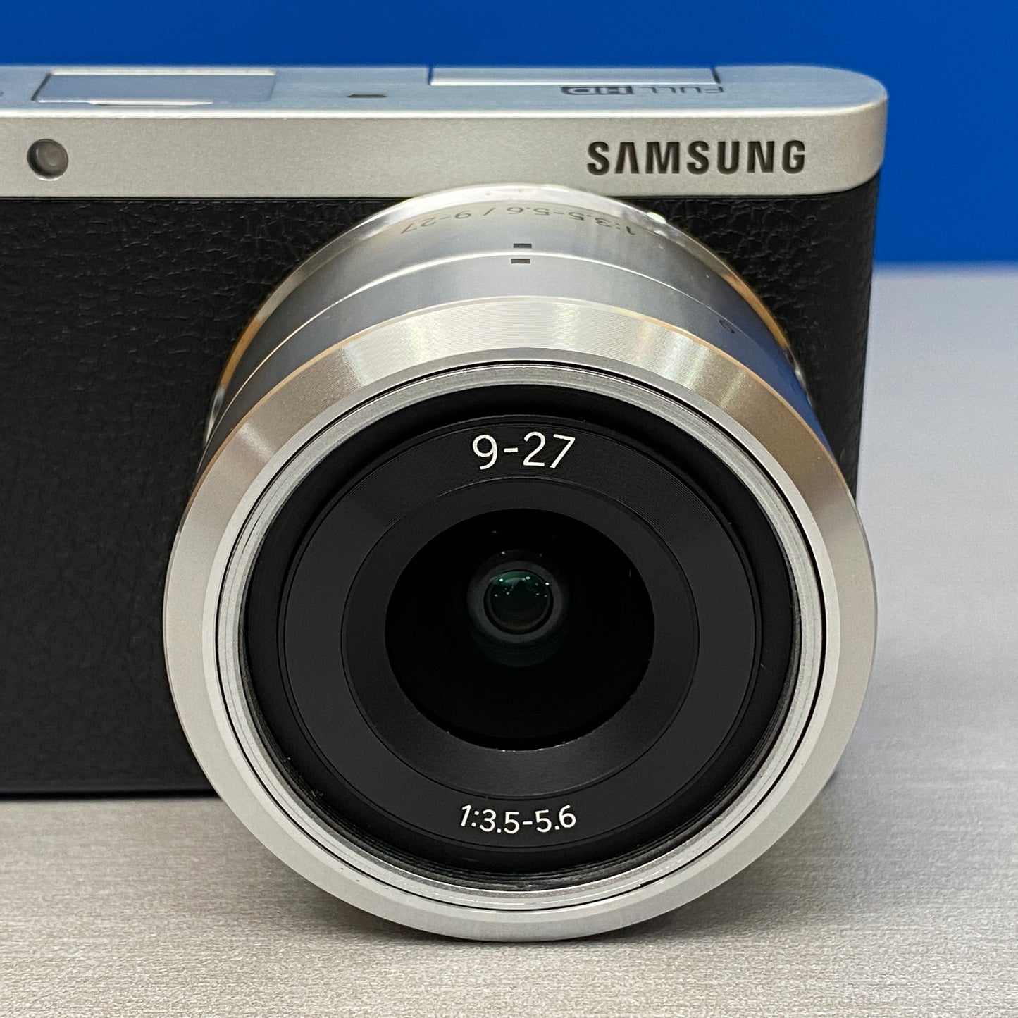 Samsung NX Mini (20.5MP) + 9-27mm f/3.5-5.6