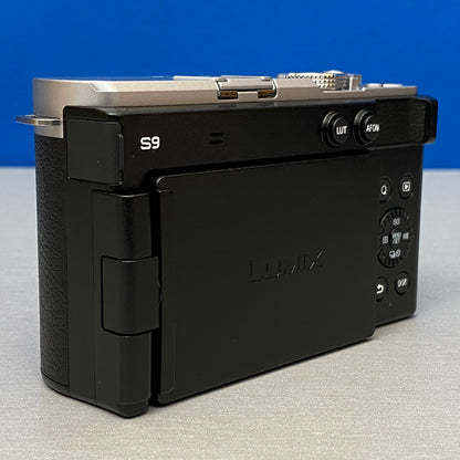 Panasonic Lumix S9 (Corpo) - 24.2MP | NOVA