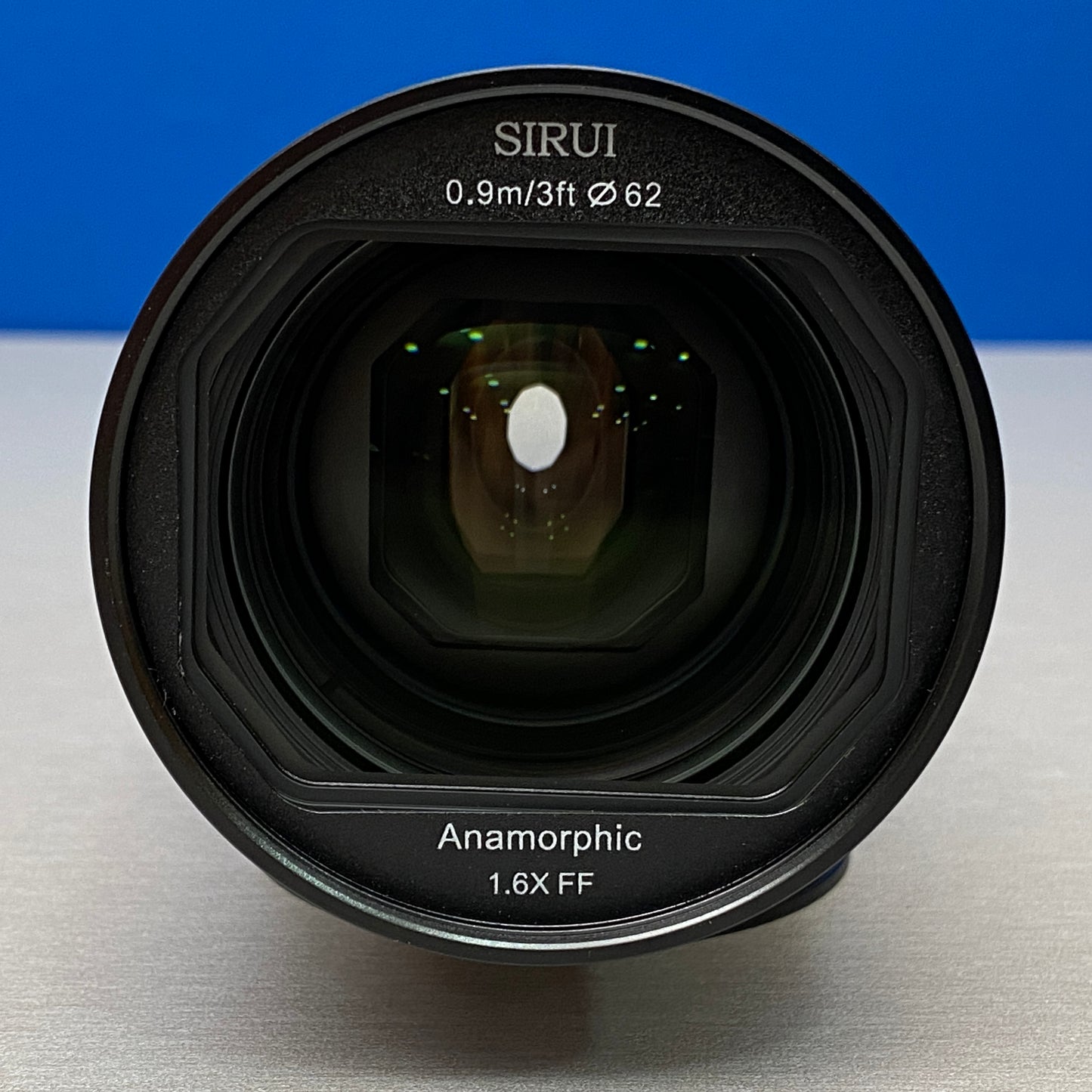 SIRUI Saturn 50mm T2.9 1.6x Anamorphic (Carbon Fiber) - NOVA