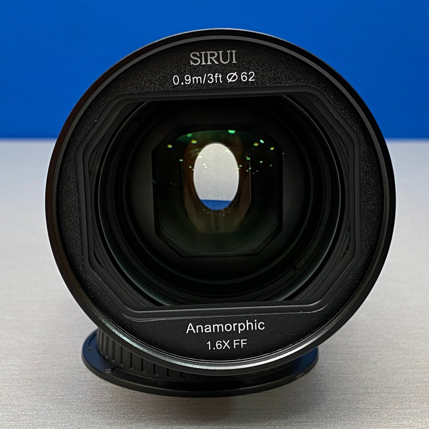 SIRUI Saturn 50mm T2.9 1.6x Anamorphic (Carbon Fiber) - NOVA