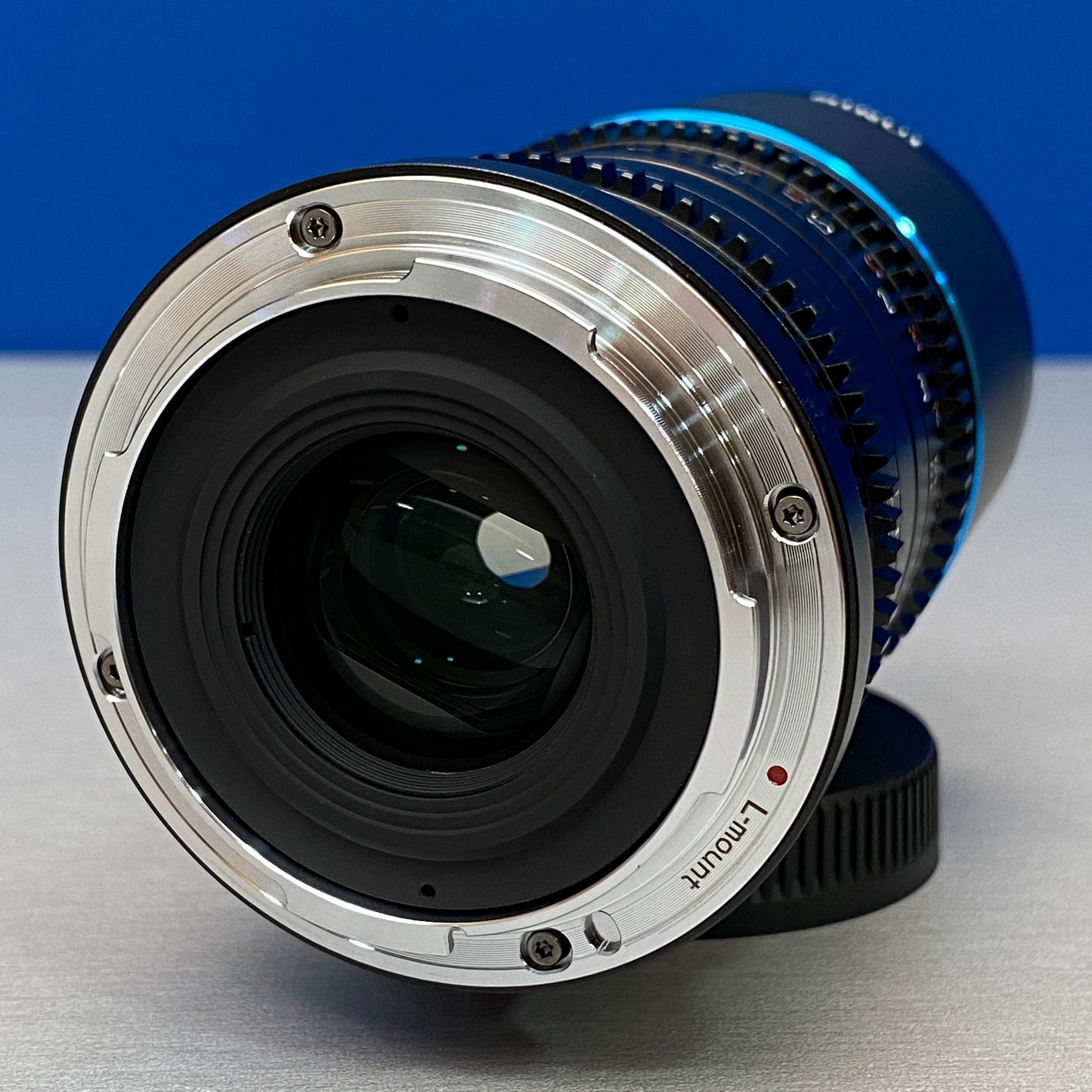 SIRUI Saturn 35mm T2.9 1.6x Anamorphic (Carbon Fiber) - NOVA