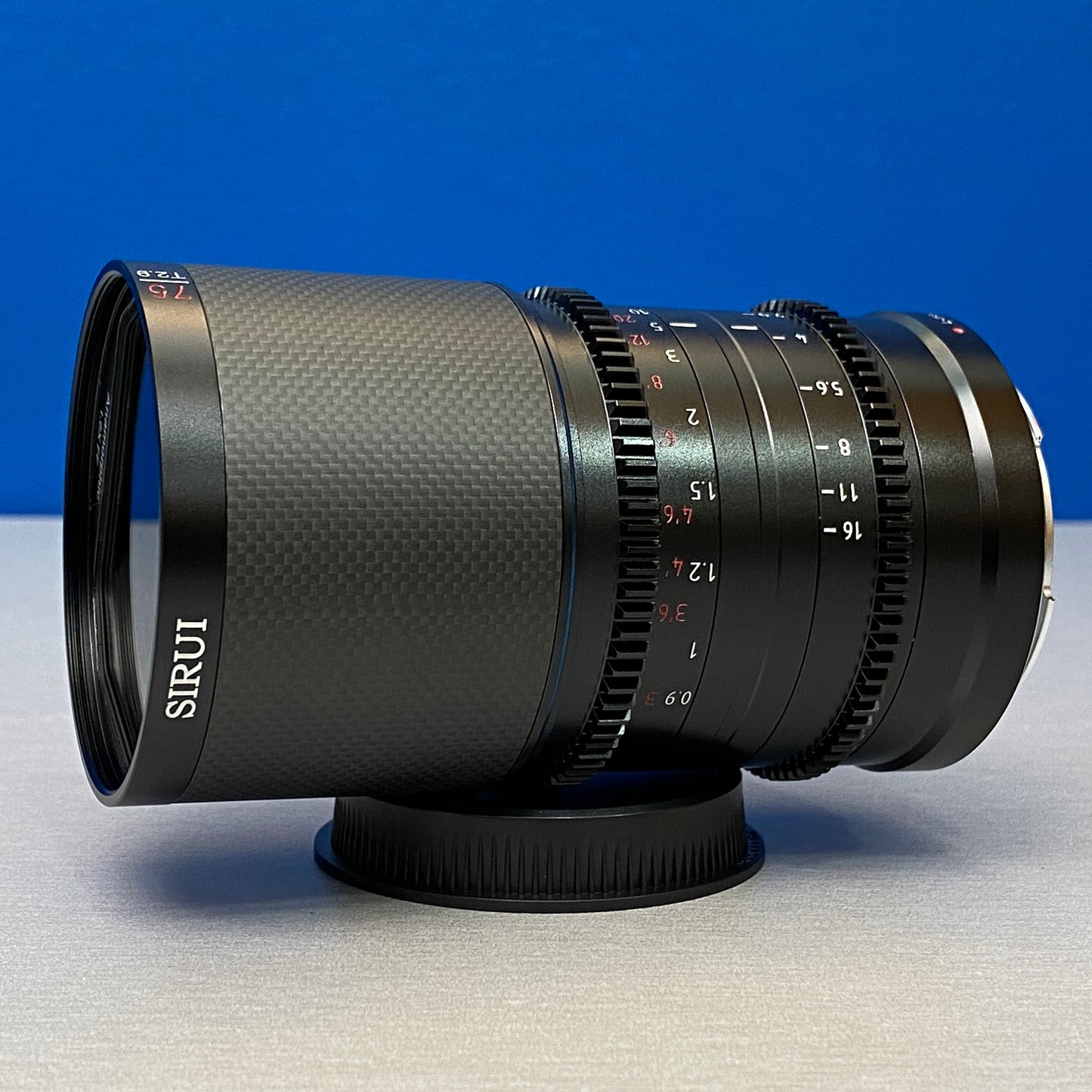 SIRUI Saturn 75mm T2.9 1.6x Anamorphic (Carbon Fiber) - NOVA