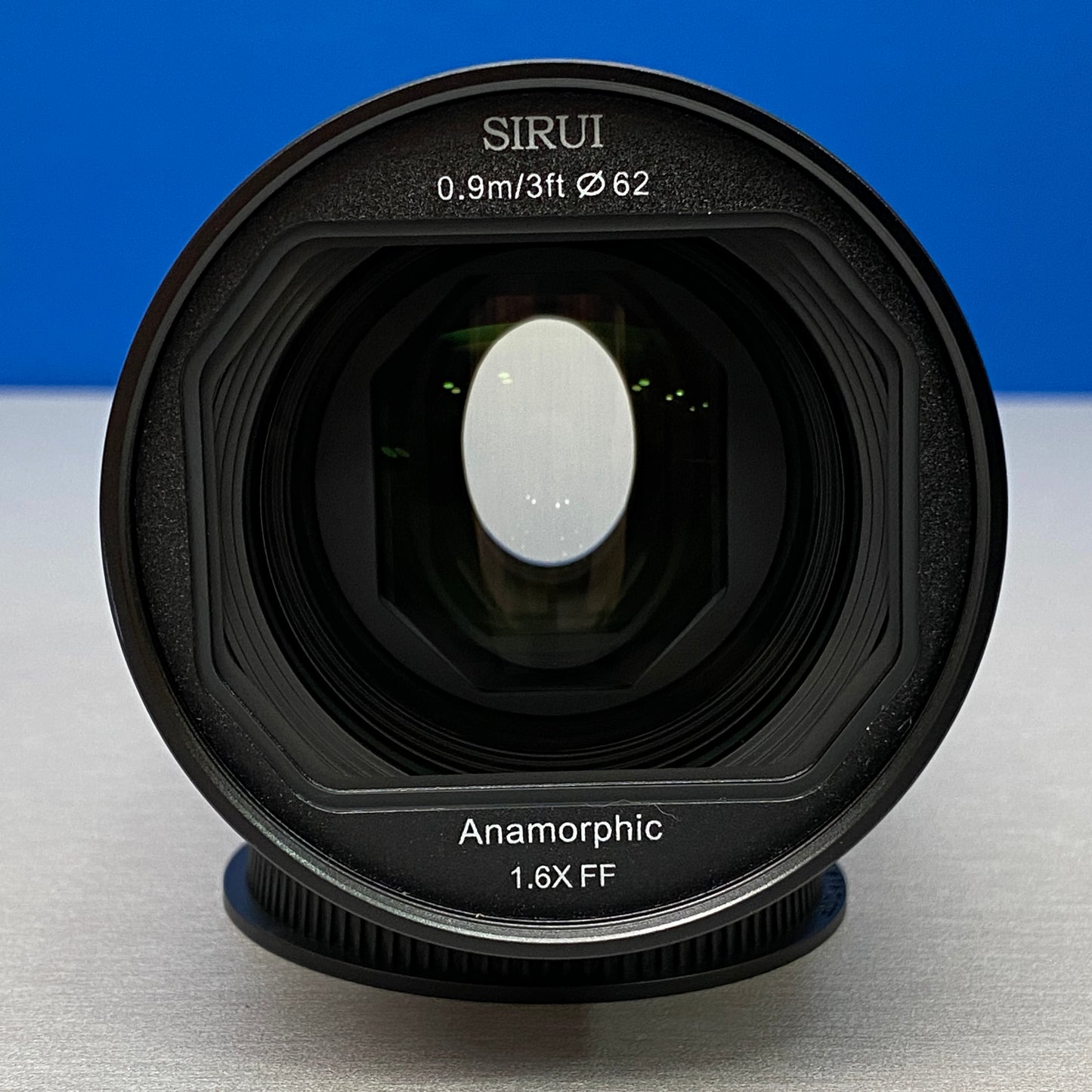 SIRUI Saturn 75mm T2.9 1.6x Anamorphic (Carbon Fiber) - NOVA