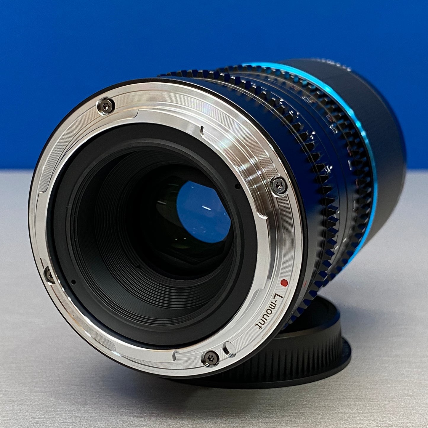 SIRUI Saturn 75mm T2.9 1.6x Anamorphic (Carbon Fiber) - NOVA
